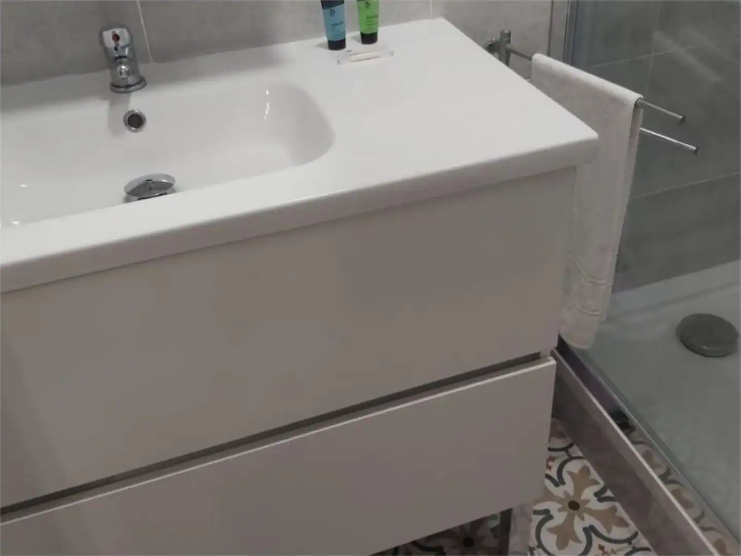 Habitació a Ronda de Sant Pau, 4, El Raval Bany de Pis per a compartir en Barcelona amb Aire condicionat, Calefacció i Moblat