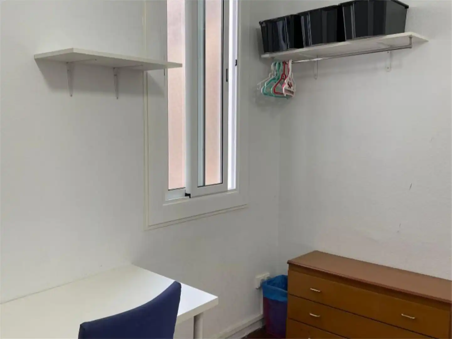 Habitació a Ronda de Sant Pau, 4, El Raval Dormitori de Pis per a compartir en Barcelona amb Aire condicionat, Calefacció i Moblat