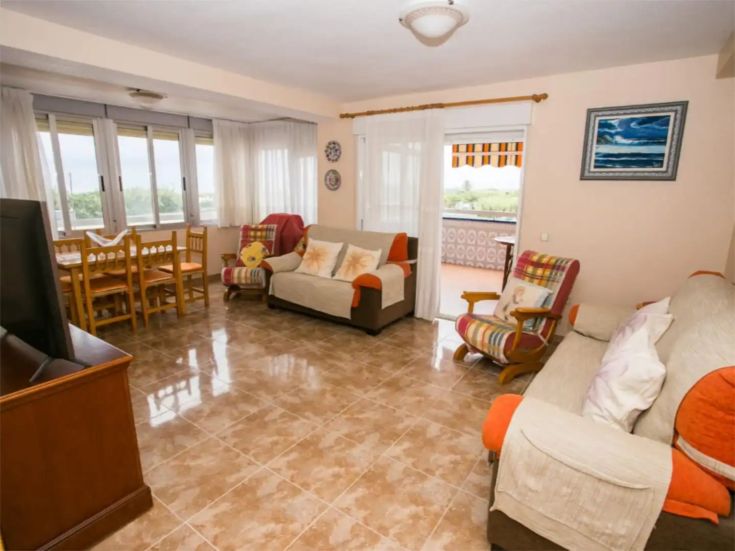 Piso en venta en Carrer Garbí, 4, Tavernes de la Valldigna Sala de estar de Piso en venta en Tavernes de la Valldigna con Terraza, Amueblado y Parking comunitario