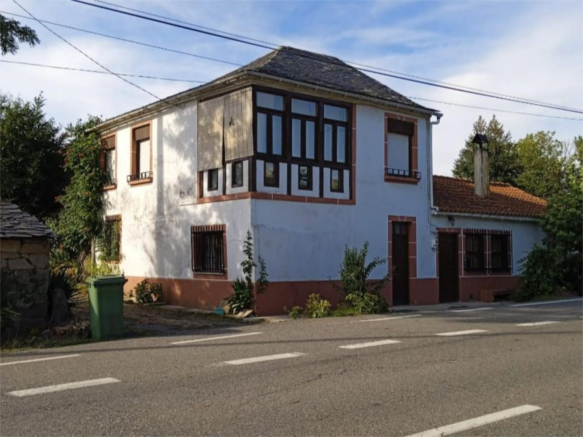 Vista exterior de Finca rústica en venda en A Gudiña  amb Jardí privat, Terrassa i Traster