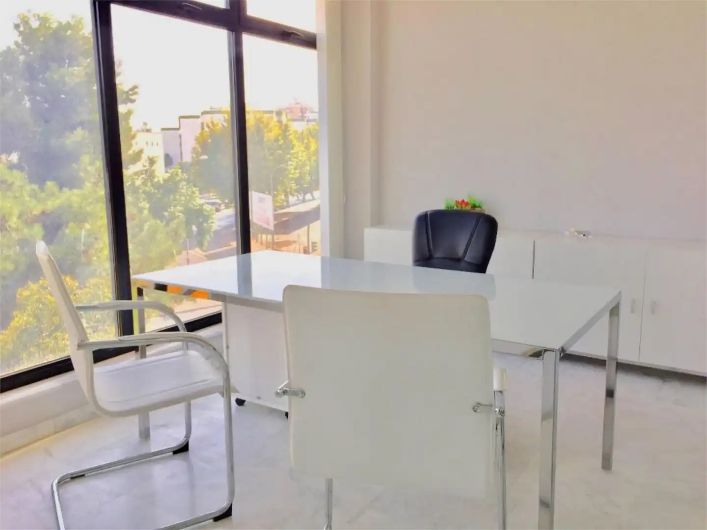 Oficina de lloguer a Calle Ronda del Pelirón, 1, Chapín - Campus Universitario - Navinco