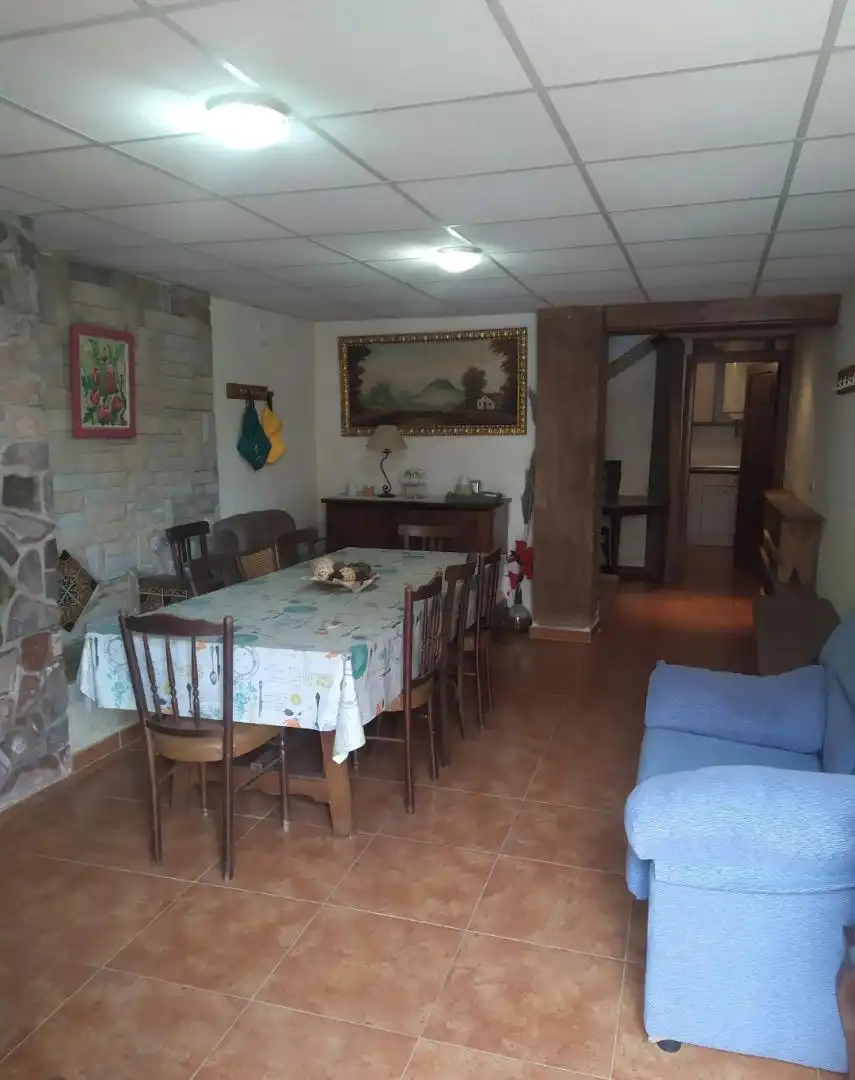 Casa adosada en venda a Plaza del Solano, 11, Castelserás Menjador de Casa adosada en venda en Castelserás amb Jardí privat, Terrassa i Moblat