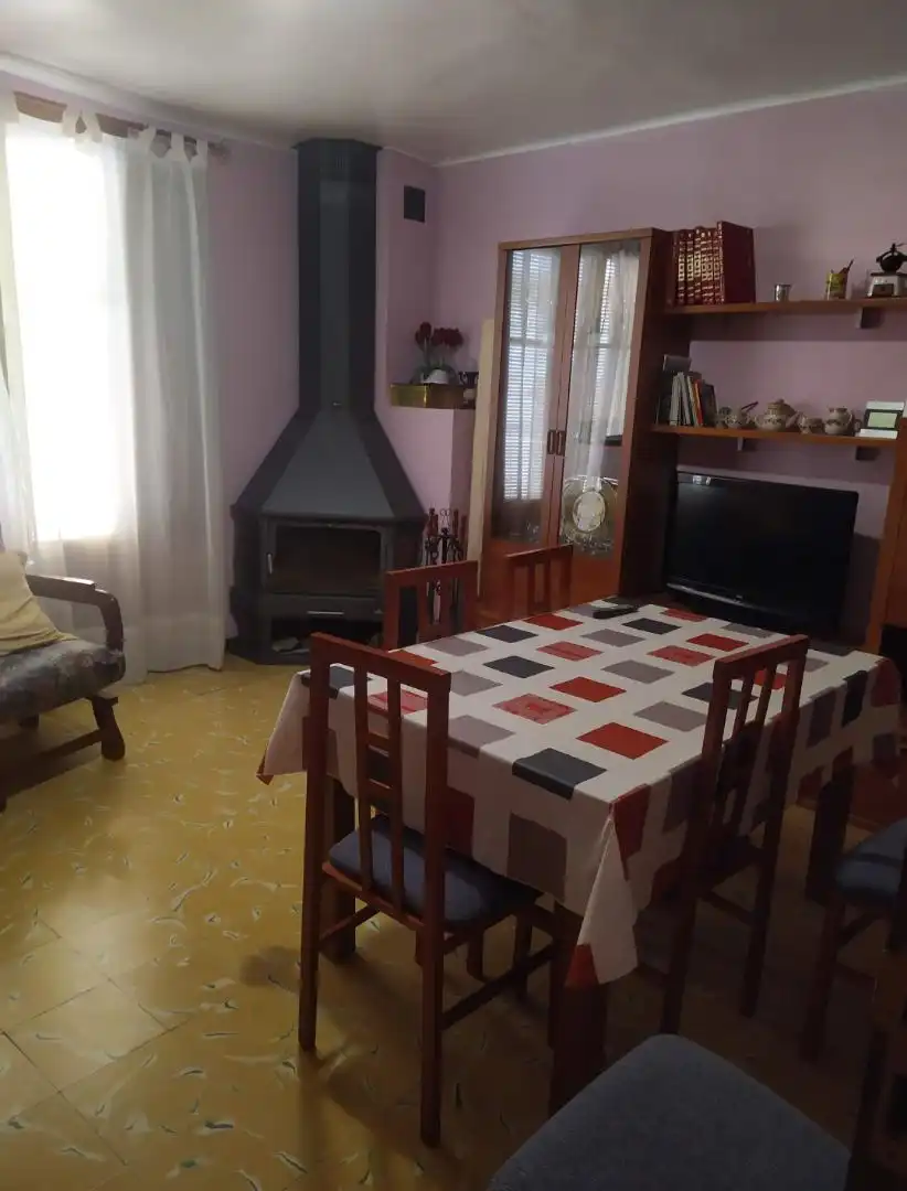 Casa adosada en venda a Plaza del Solano, 11, Castelserás Menjador de Casa adosada en venda en Castelserás amb Jardí privat, Terrassa i Moblat