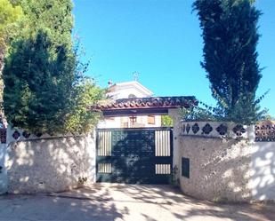 Exterior view of House or chalet for sale in Torreperogil  with Terrace, Swimming Pool and Balcony