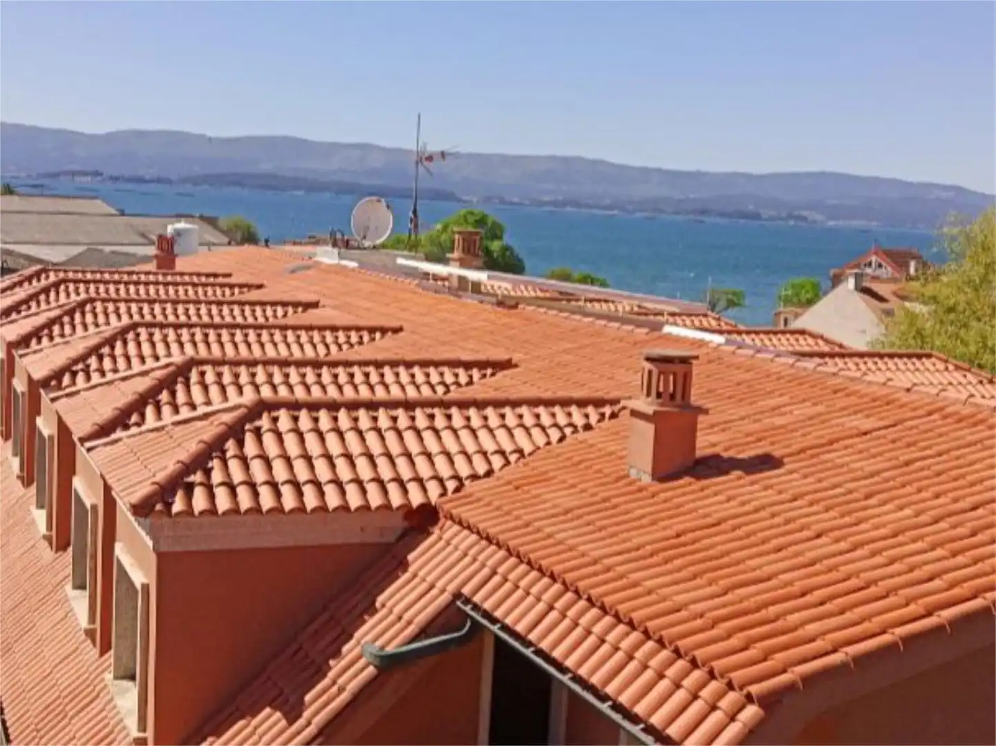 Vista exterior de Piso en venta en Vilagarcía de Arousa con Calefacción, Parquet y Amueblado