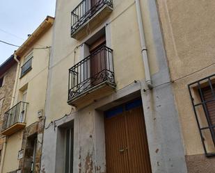 Vista exterior de Casa adosada en venda en Tudelilla amb Terrassa i Balcó