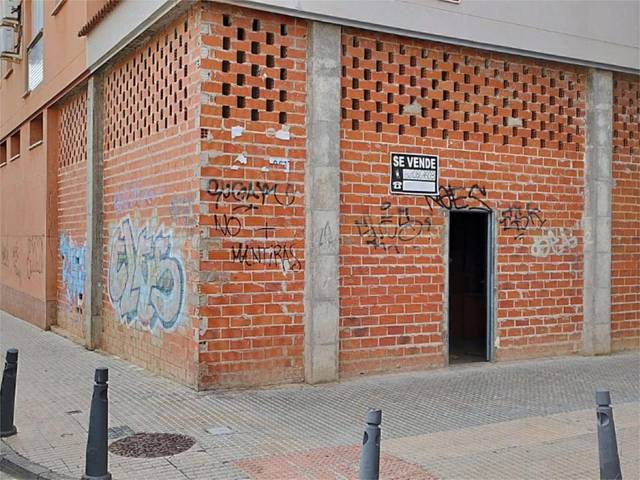 Local comercial en Venta en Calle Juan Antonio de Vera Zuñiga y Figueroa Conde, 8 en Sur