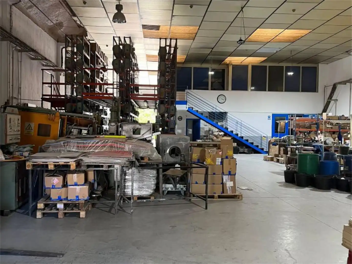 Fabrikhallen zum Verkauf in Montornès del Vallès mit Klimaanlage, Heizung und Möbliert