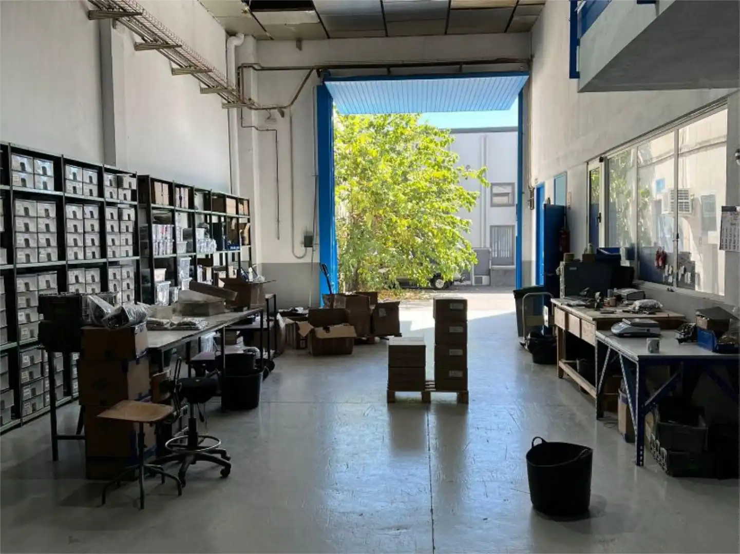 Fabrikhallen zum Verkauf in Montornès del Vallès mit Klimaanlage, Heizung und Möbliert