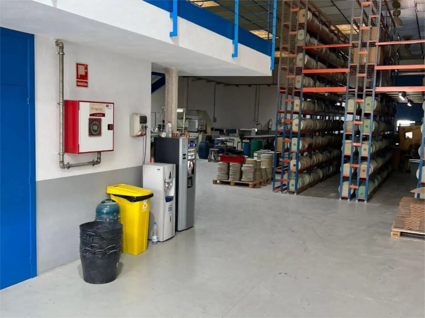 Fabrikhallen zum Verkauf in Montornès del Vallès mit Klimaanlage, Heizung und Möbliert
