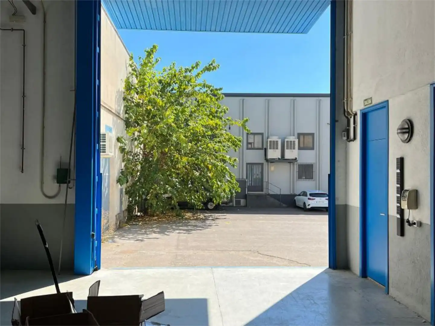 Außenansicht von Fabrikhallen zum Verkauf in Montornès del Vallès mit Klimaanlage, Heizung und Möbliert