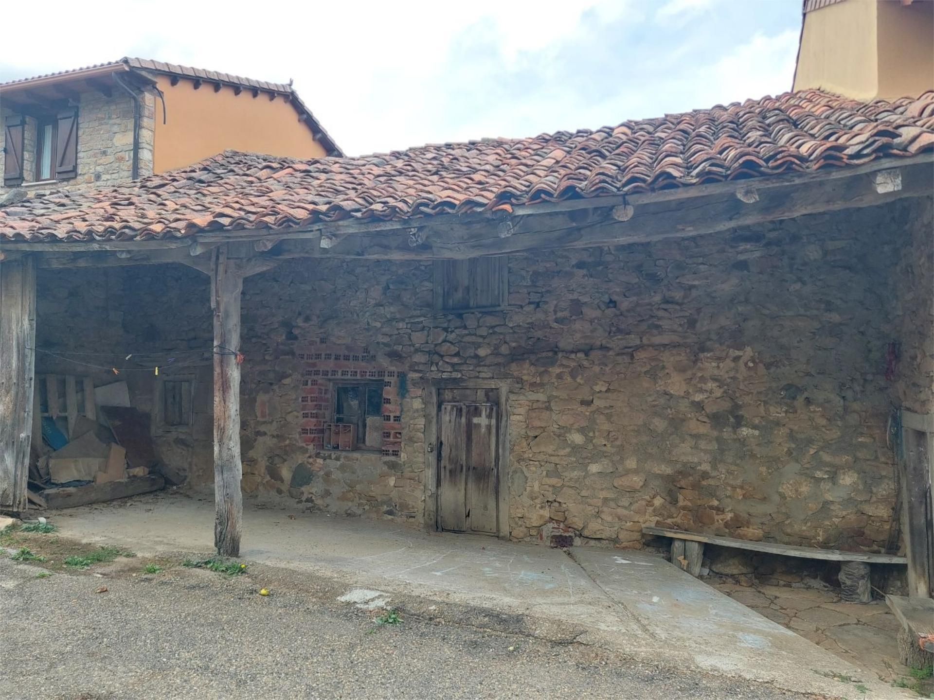 Vista exterior de Local en venda en Riaño