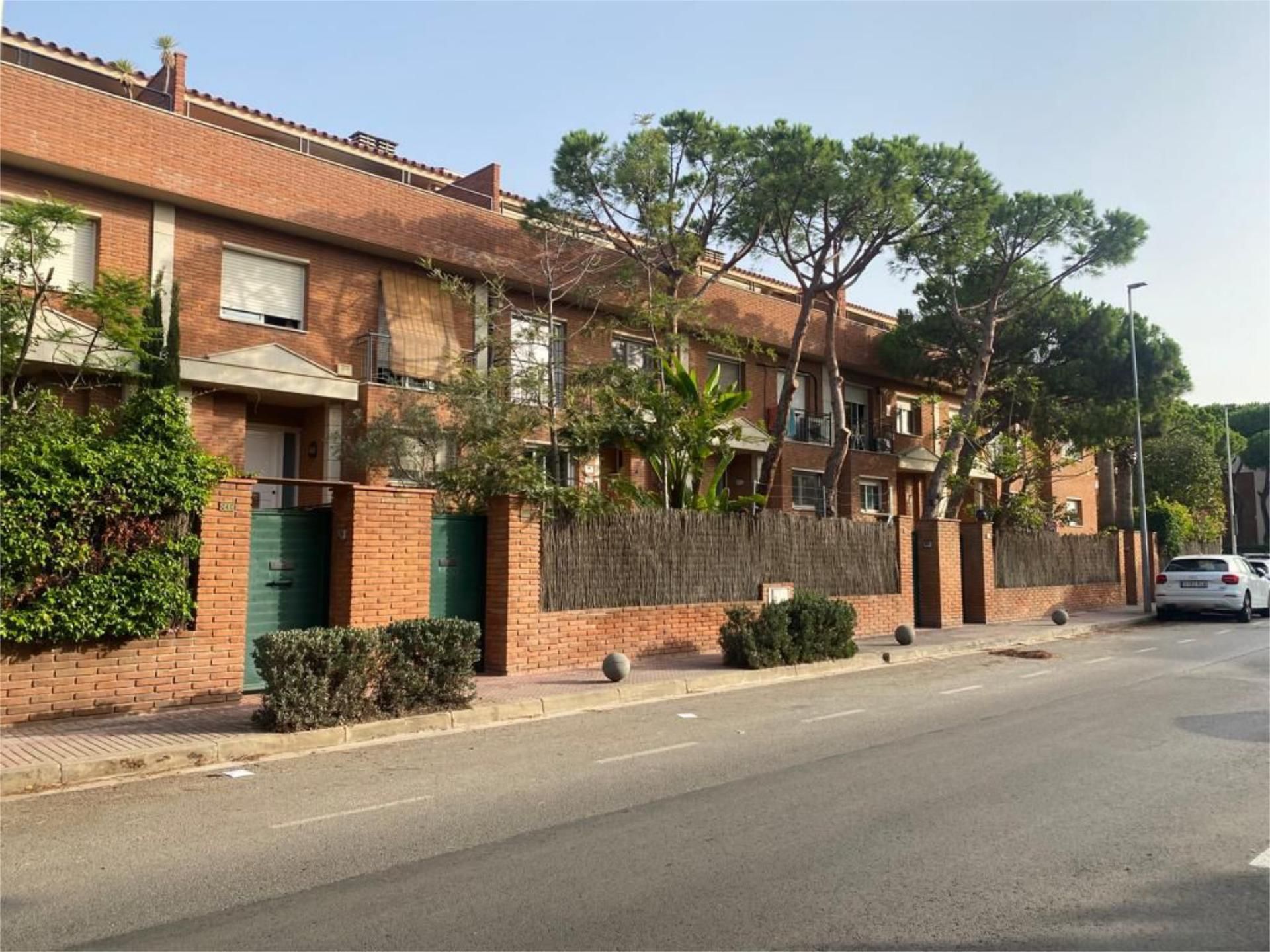 Exterior view of Single-family semi-detached for sale in Gavà  with Air Conditioner, Terrace and Swimming Pool