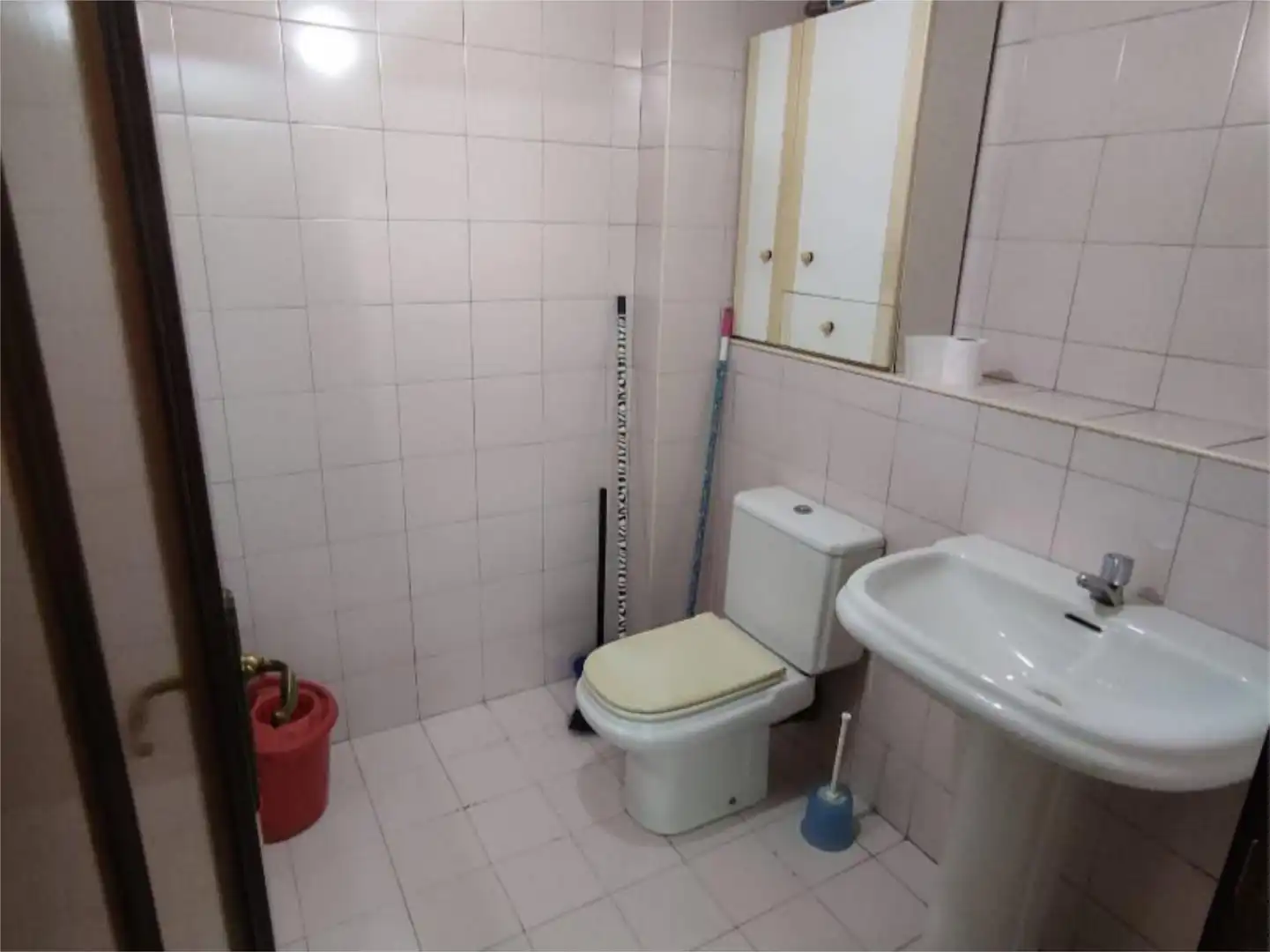 Bathroom of Commercial properties for rent in Santurtzi 