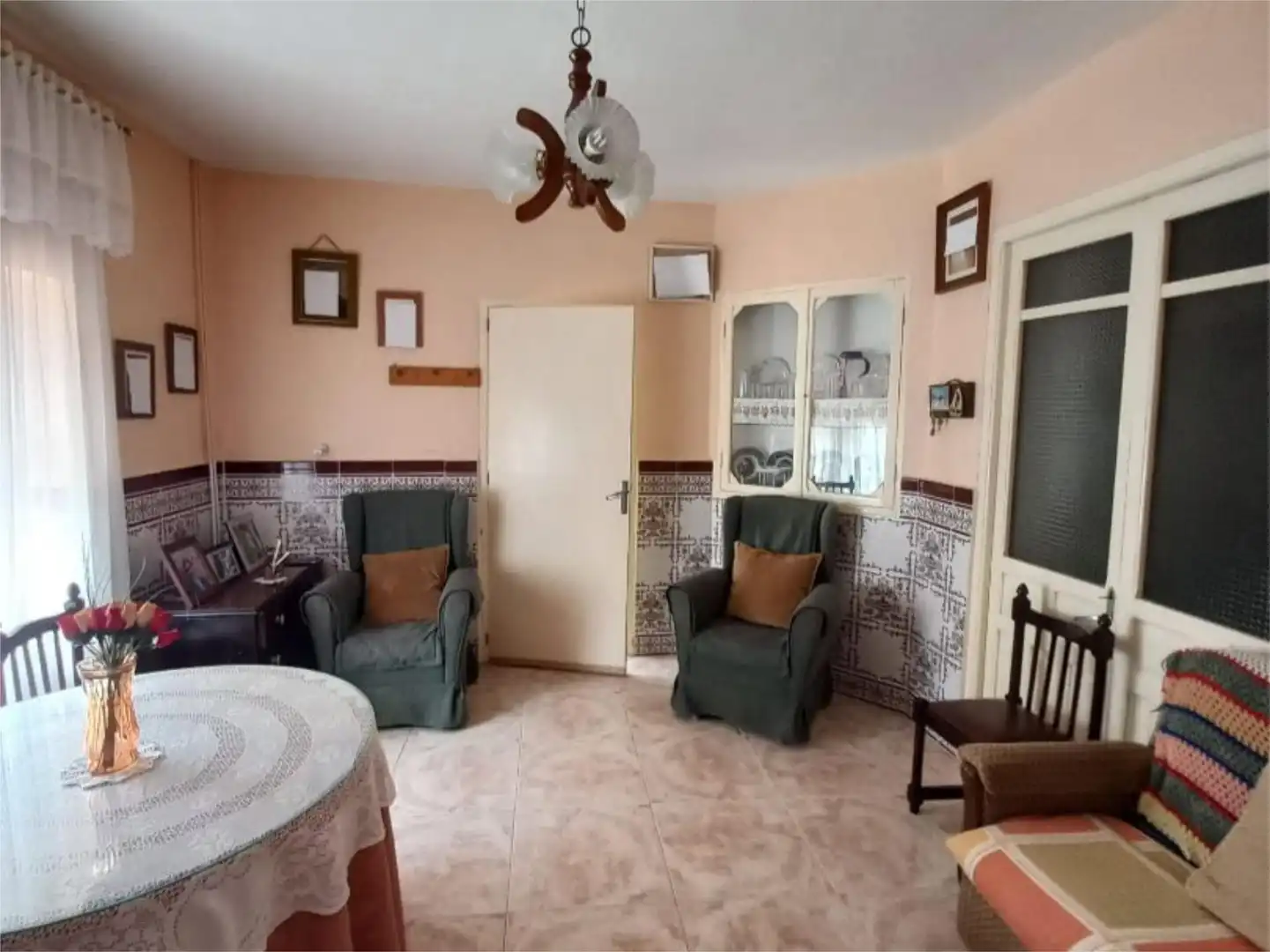 Casa adosada en venda a Calle Santa Ana, 71, La Puebla de Almoradiel Sala d'estar de Casa adosada en venda en La Puebla de Almoradiel