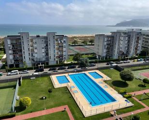 Piscina de Pis de lloguer en Laredo amb Calefacció, Jardí privat i Parquet