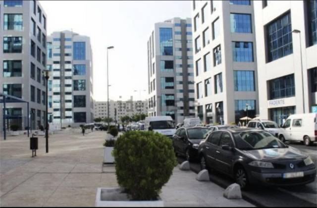 Garaje en Venta en Avenida Ingeniería, 11 en San Jerónimo - La Bachillera