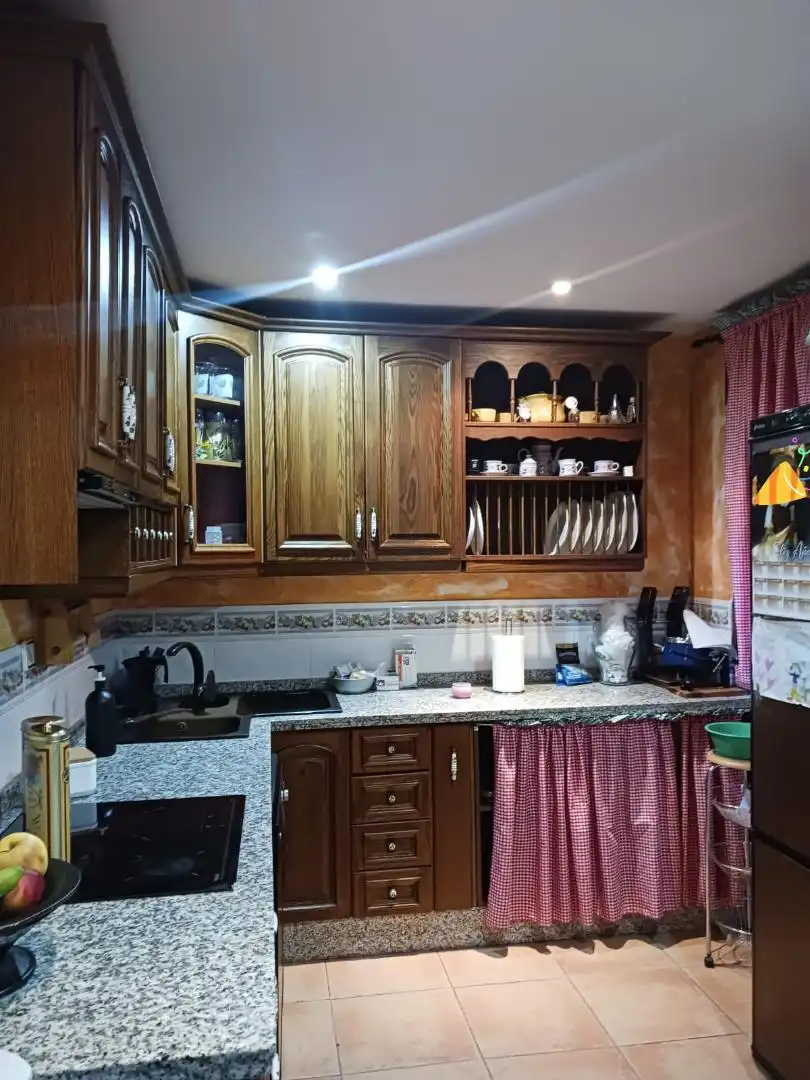Casa adosada en venda a Calle Manuel Manzano García, 43, La Carolina Cuina de Casa adosada en venda en La Carolina amb Aire condicionat i Terrassa