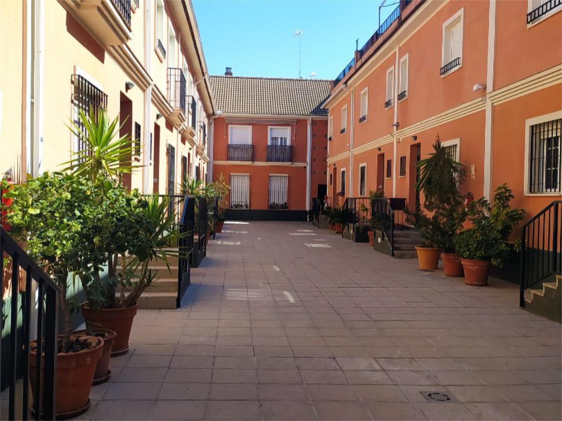 Exterior view of Single-family semi-detached for sale in Palma del Río  with Air Conditioner and Terrace