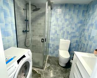 Bathroom of Flat to rent in Torrox  with Air Conditioner and Swimming Pool