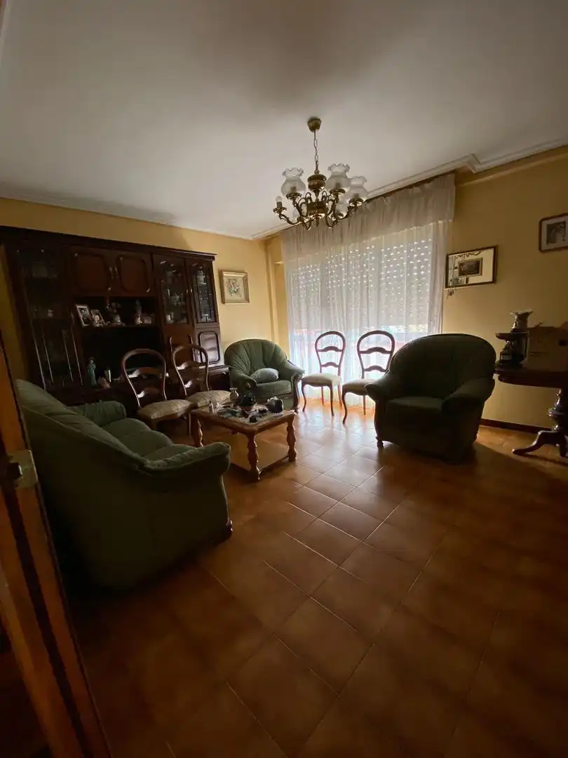 Dúplex en venta en Travesía a Mariano Enríquez, 5, Cacabelos Sala de estar de Dúplex en venta en Cacabelos con Jardín privado