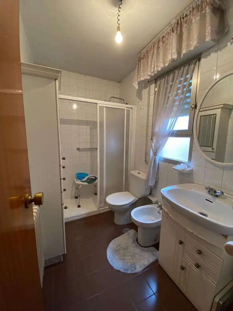 Dúplex en venta en Travesía a Mariano Enríquez, 5, Cacabelos Baño de Dúplex en venta en Cacabelos con Jardín privado