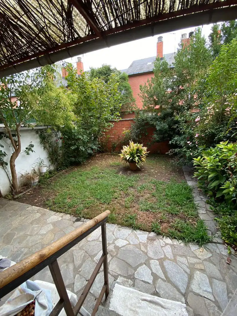 Dúplex en venta en Travesía a Mariano Enríquez, 5, Cacabelos Jardín de Dúplex en venta en Cacabelos con Jardín privado