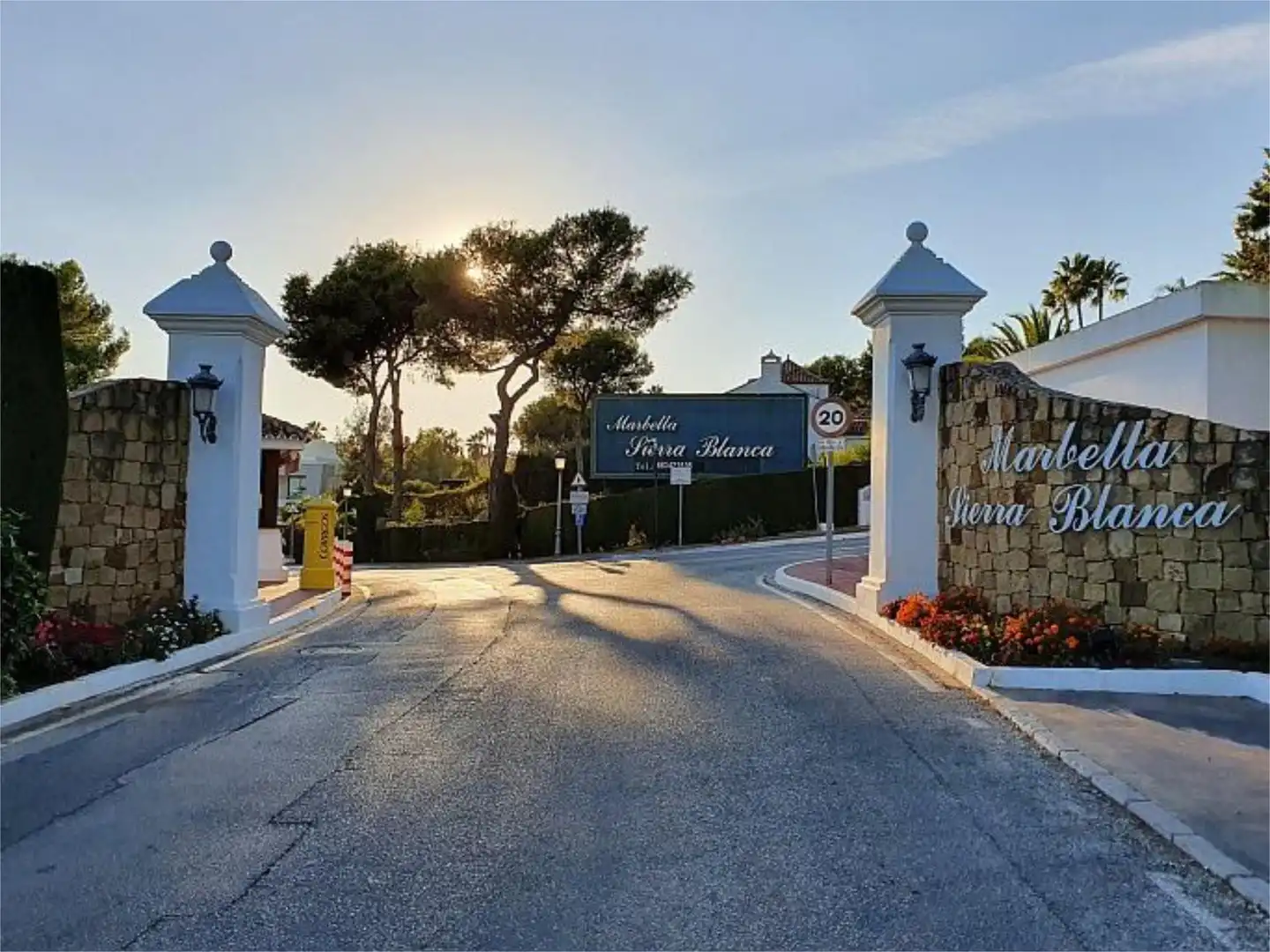 Vista exterior de Piso en venta en Marbella con Piscina