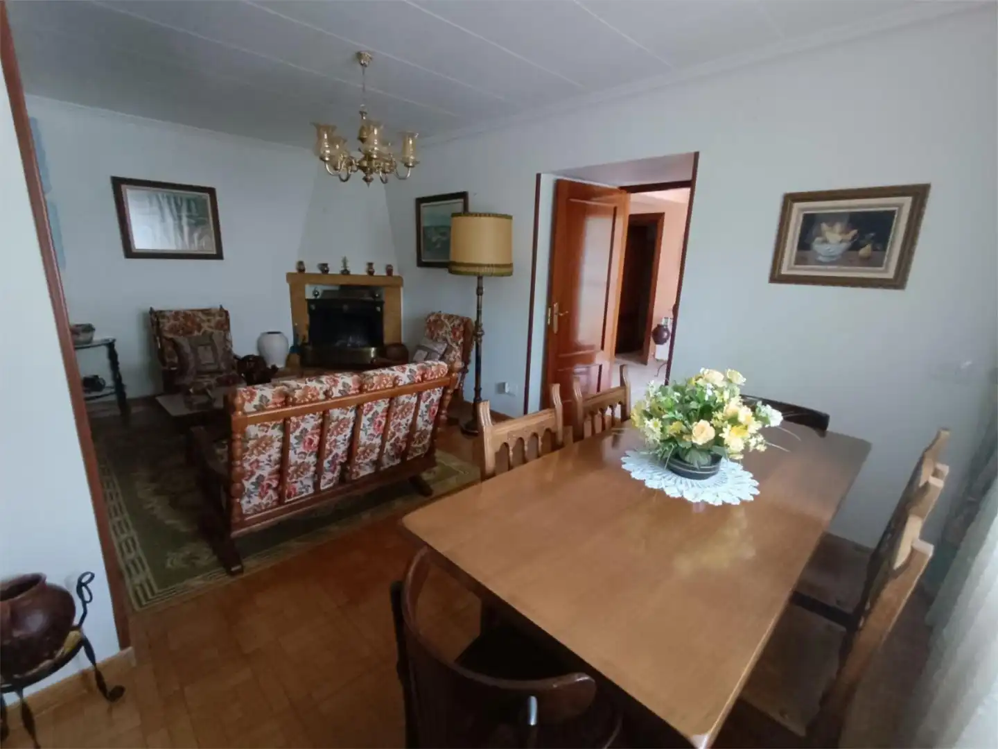 Casa adosada en venta en Valle de Valdebezana Comedor de Casa adosada en venta en Valle de Valdebezana con Calefacción, Jardín privado y Parquet