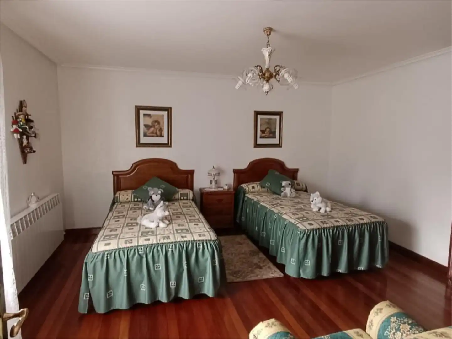 Casa adosada en venta en Valle de Valdebezana Habitación de Casa adosada en venta en Valle de Valdebezana con Calefacción, Jardín privado y Parquet