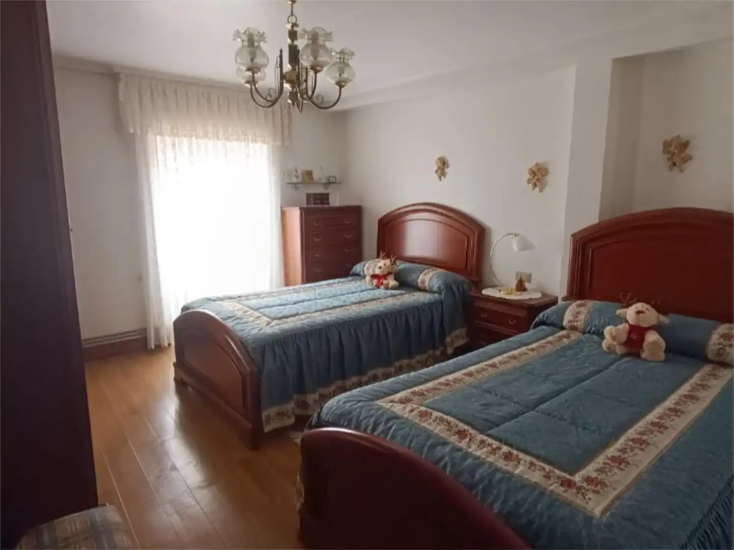 Casa adosada en venta en Valle de Valdebezana Habitación de Casa adosada en venta en Valle de Valdebezana con Calefacción, Jardín privado y Parquet
