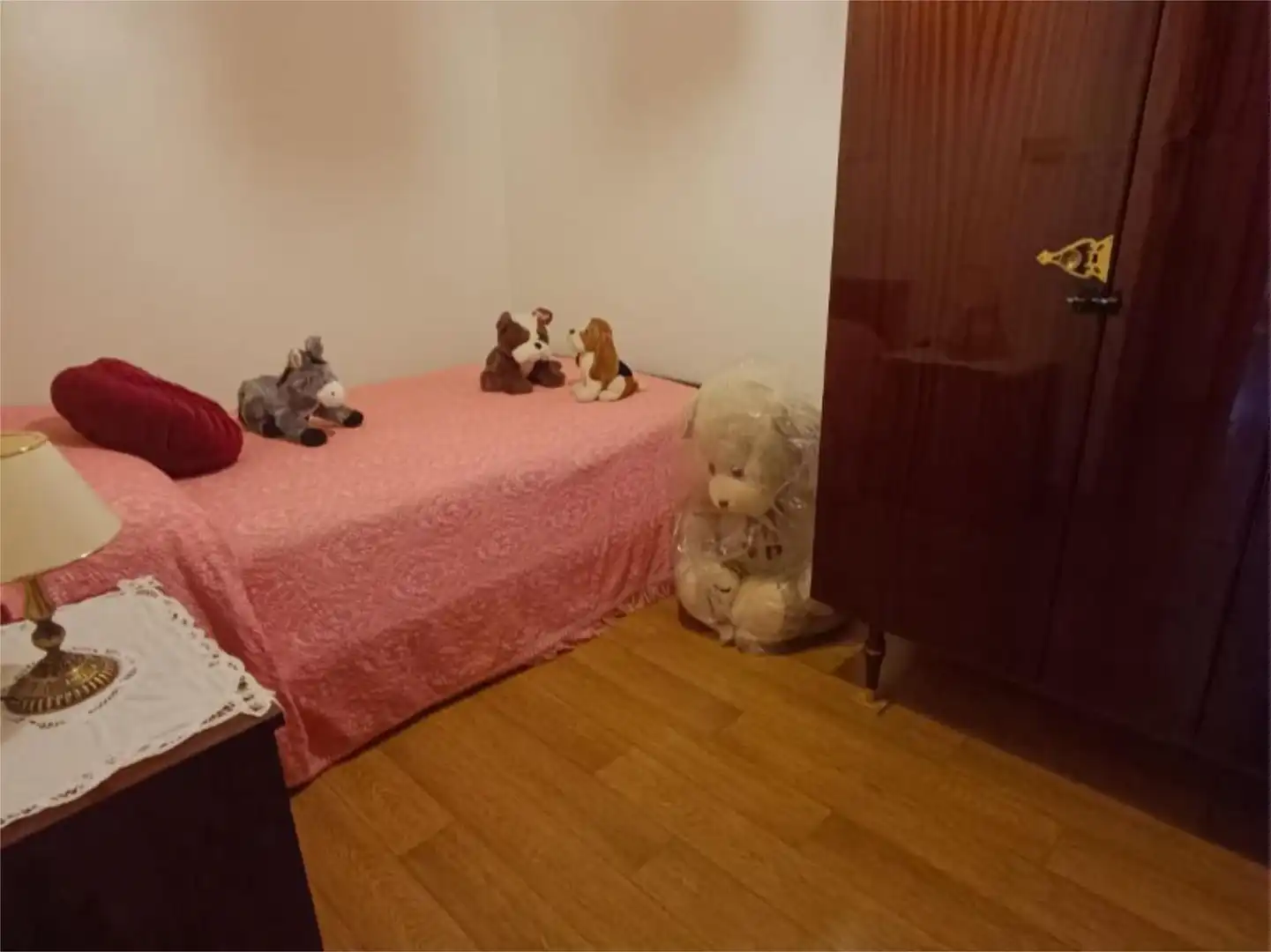Casa adosada en venta en Valle de Valdebezana Habitación de Casa adosada en venta en Valle de Valdebezana con Calefacción, Jardín privado y Parquet