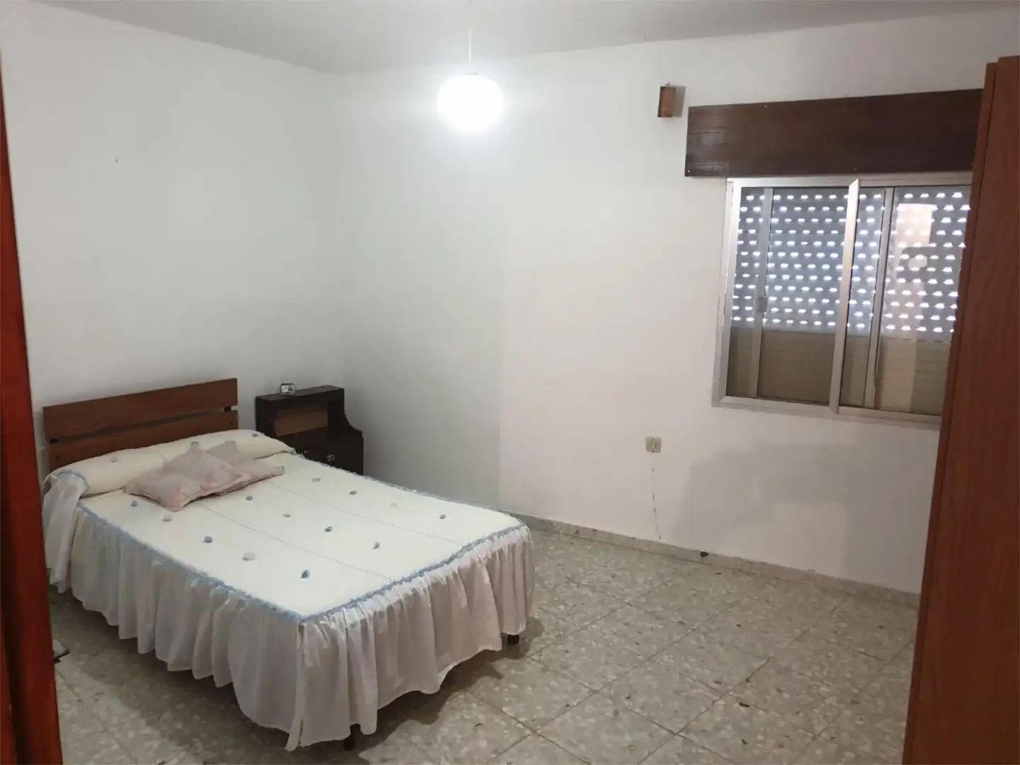 Habitación de Casa adosada en venta en Valdefuentes con Amueblado y Balcón