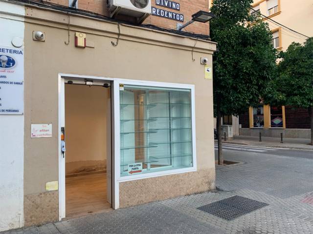 Local comercial en Alquiler en Calle Divino Redentor, 2 en La Buhaira