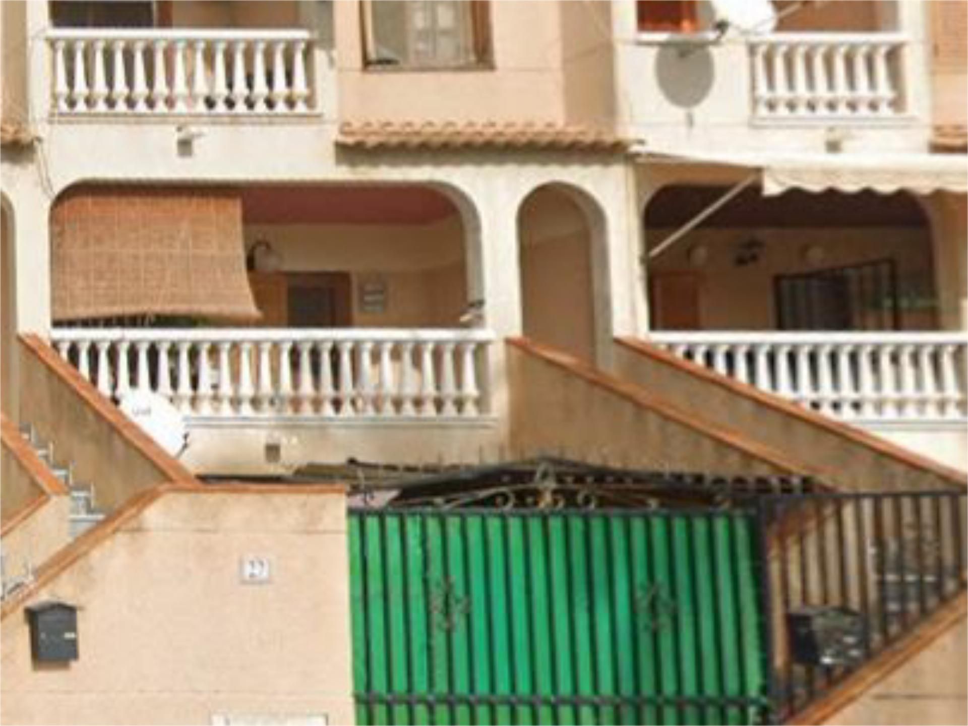 Vista exterior de Casa adosada en venda en Orihuela amb Aire condicionat, Terrassa i Traster