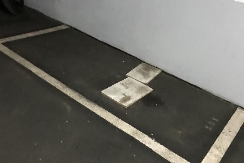 Foto 1 de Garatge en venda a Carrer de Llobet I Vall-llosera, 21b, El Guinardó, Barcelona