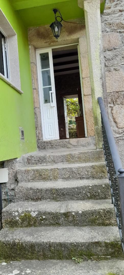 Einfamilien-Reihenhaus miete in Barro mit Heizung, Privatgarten und Möbliert