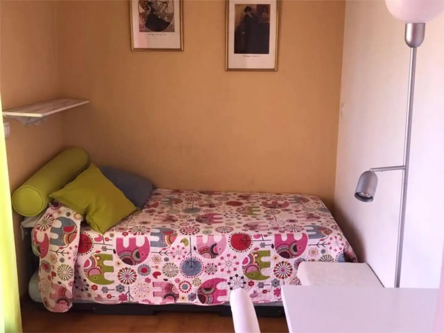 Room in Calle Fernando Zóbel, 58, Urbadiez - Entrepuentes Bedroom of Detached homes for share in Sevilla with Air Conditioner, Heating and Terrace