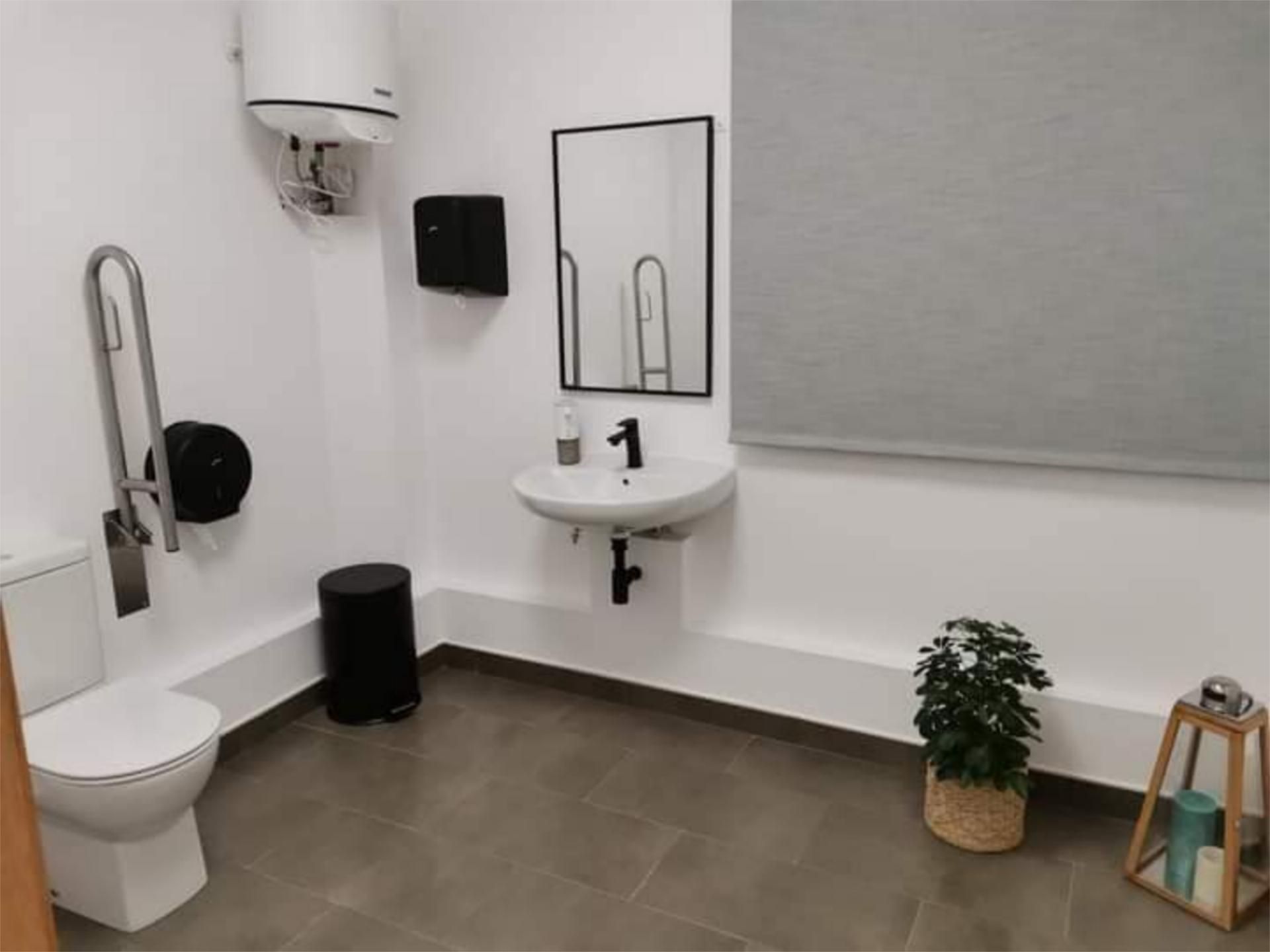 Bathroom of Planta baja for sale in Vigo 