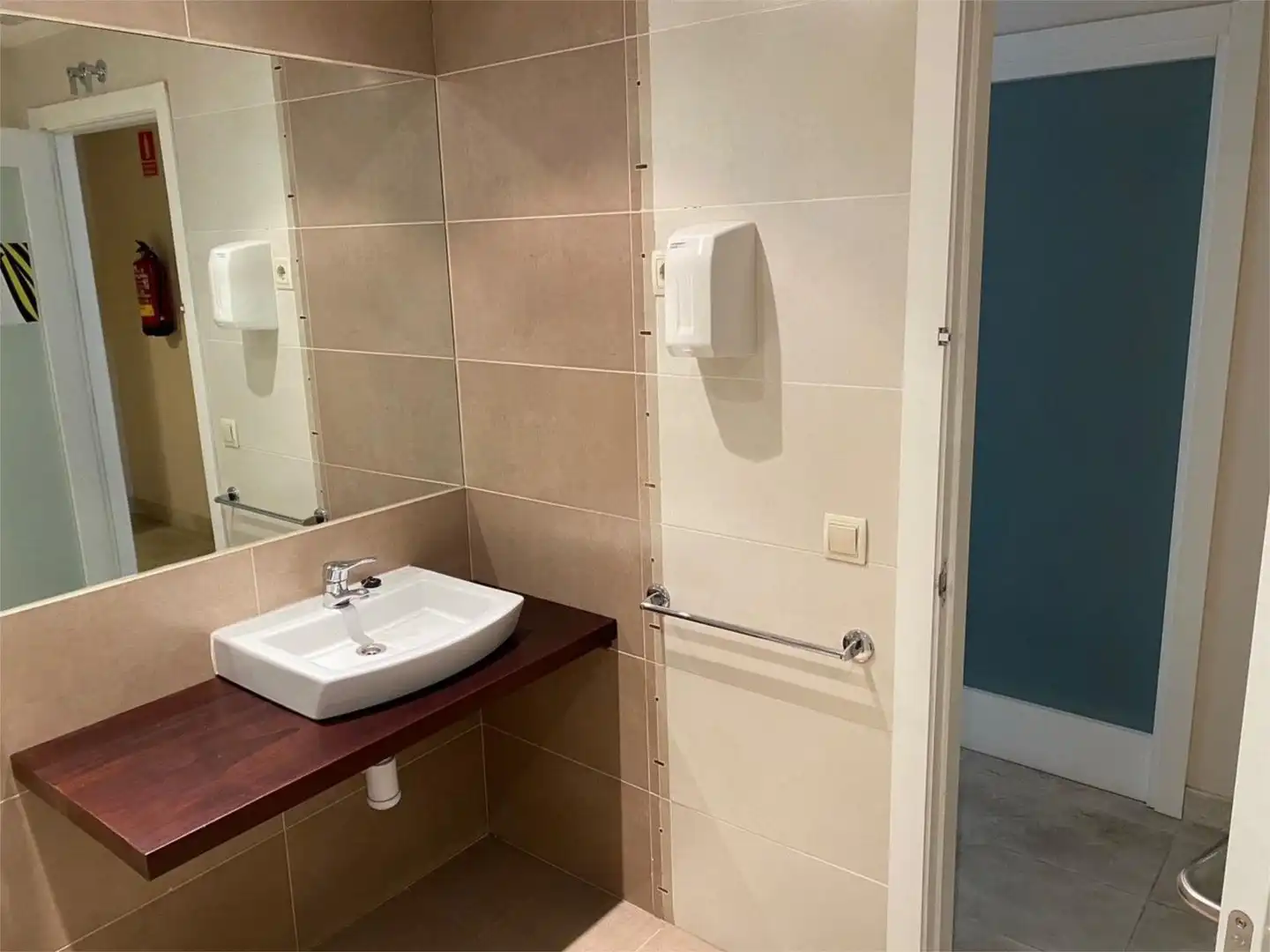 Badezimmer von Geschaftsraum zum Verkauf in Alcalá de Henares mit Klimaanlage und Heizung