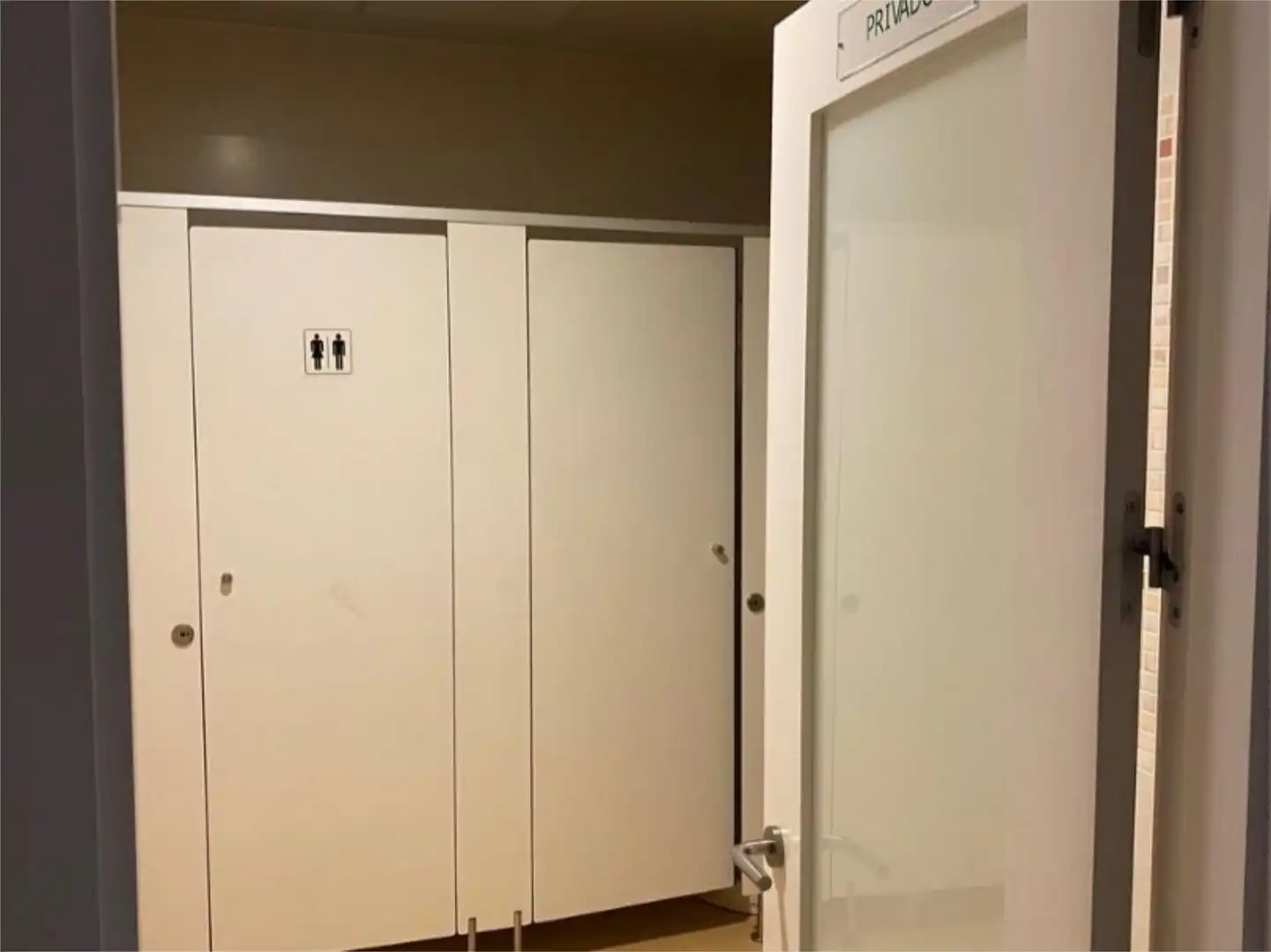 Badezimmer von Geschaftsraum zum Verkauf in Alcalá de Henares mit Klimaanlage und Heizung