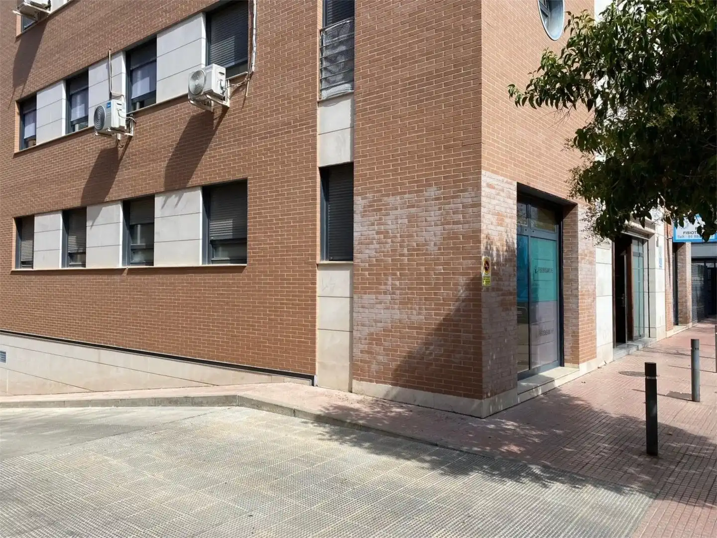 Außenansicht von Geschaftsraum zum Verkauf in Alcalá de Henares mit Klimaanlage und Heizung