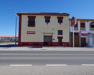 Vista exterior de Casa o xalet en venda en Pinos Puente amb Aire condicionat, Terrassa i Balcó