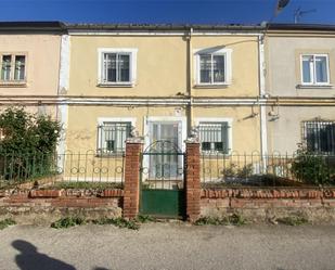 Exterior view of Single-family semi-detached for sale in Burgos Capital