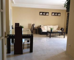 Living room of Flat to rent in Benalmádena  with Air Conditioner, Terrace and Swimming Pool