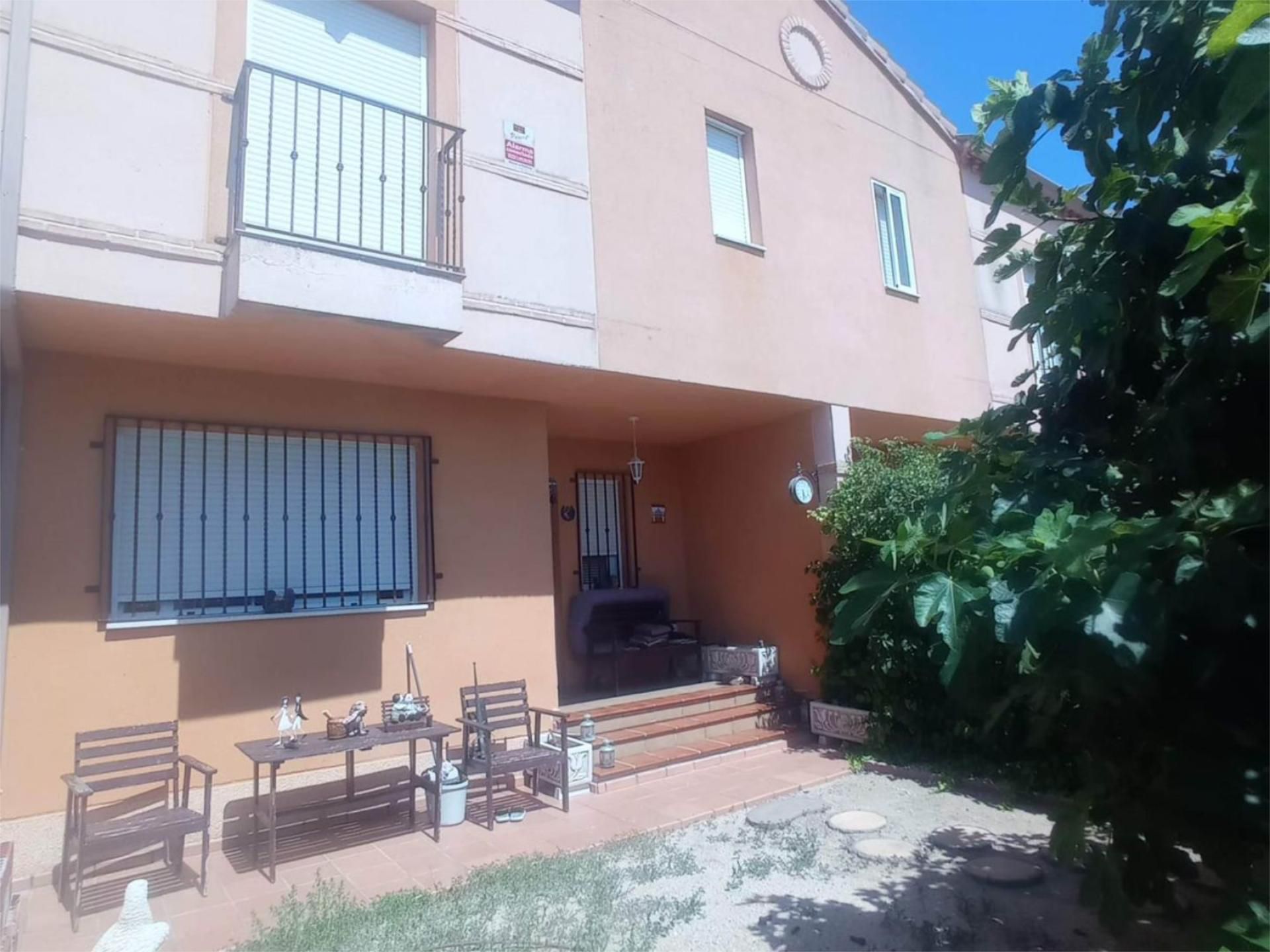Vista exterior de Casa o xalet en venda en Villamiel de Toledo amb Calefacció, Jardí privat i Terrassa