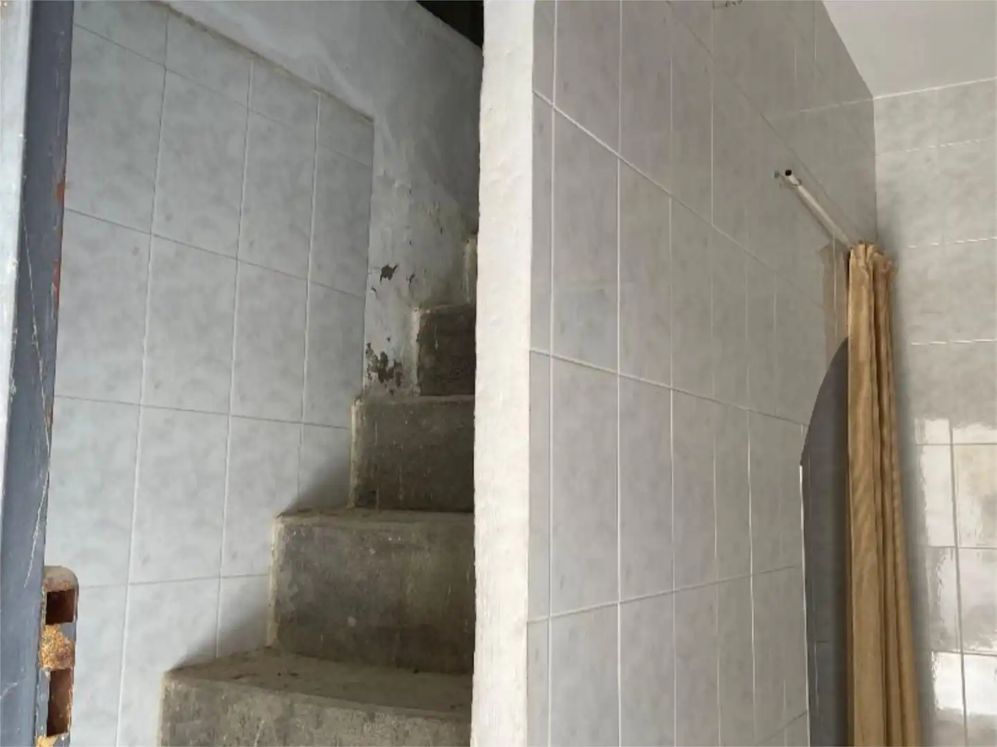 Casa adosada en venta en Calle Mártires de la Guerra, 54, Almoharín Casa adosada en venta en Almoharín con Trastero y Amueblado