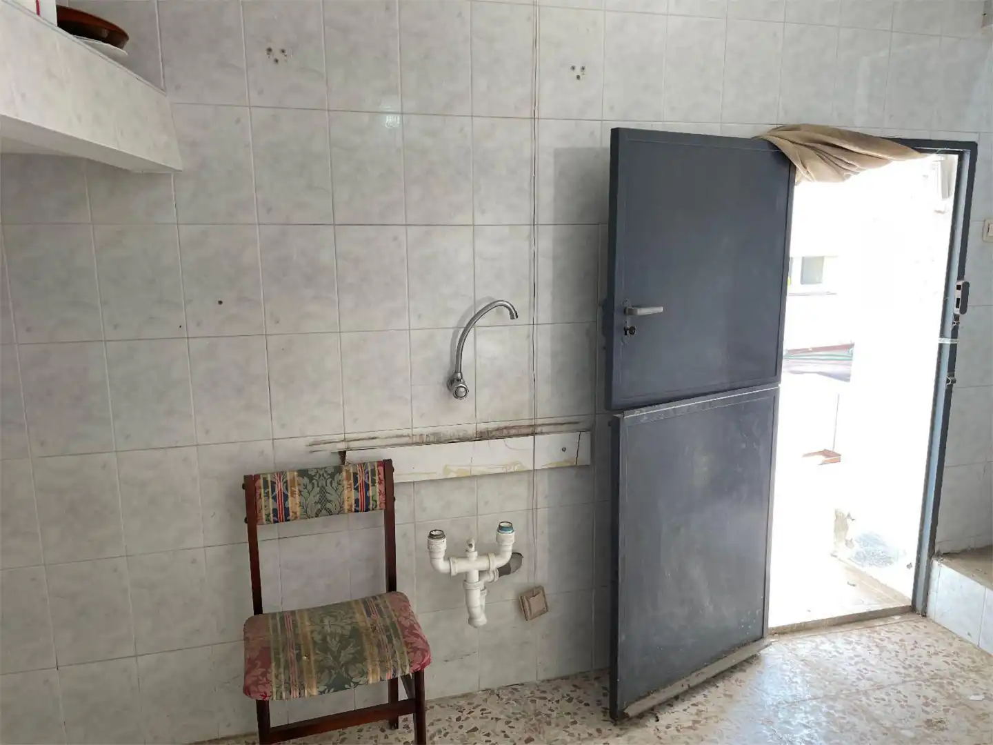Casa adosada en venta en Calle Mártires de la Guerra, 54, Almoharín Cocina de Casa adosada en venta en Almoharín con Trastero y Amueblado