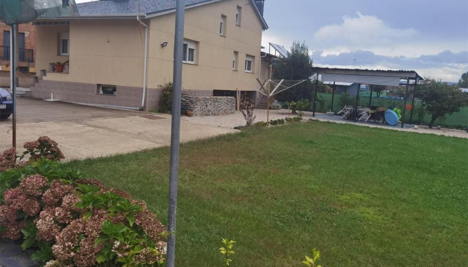 Foto 1 de Casa o xalet en venda a Avenida de Portugal, 228, Flores de Sil - La Placa, León