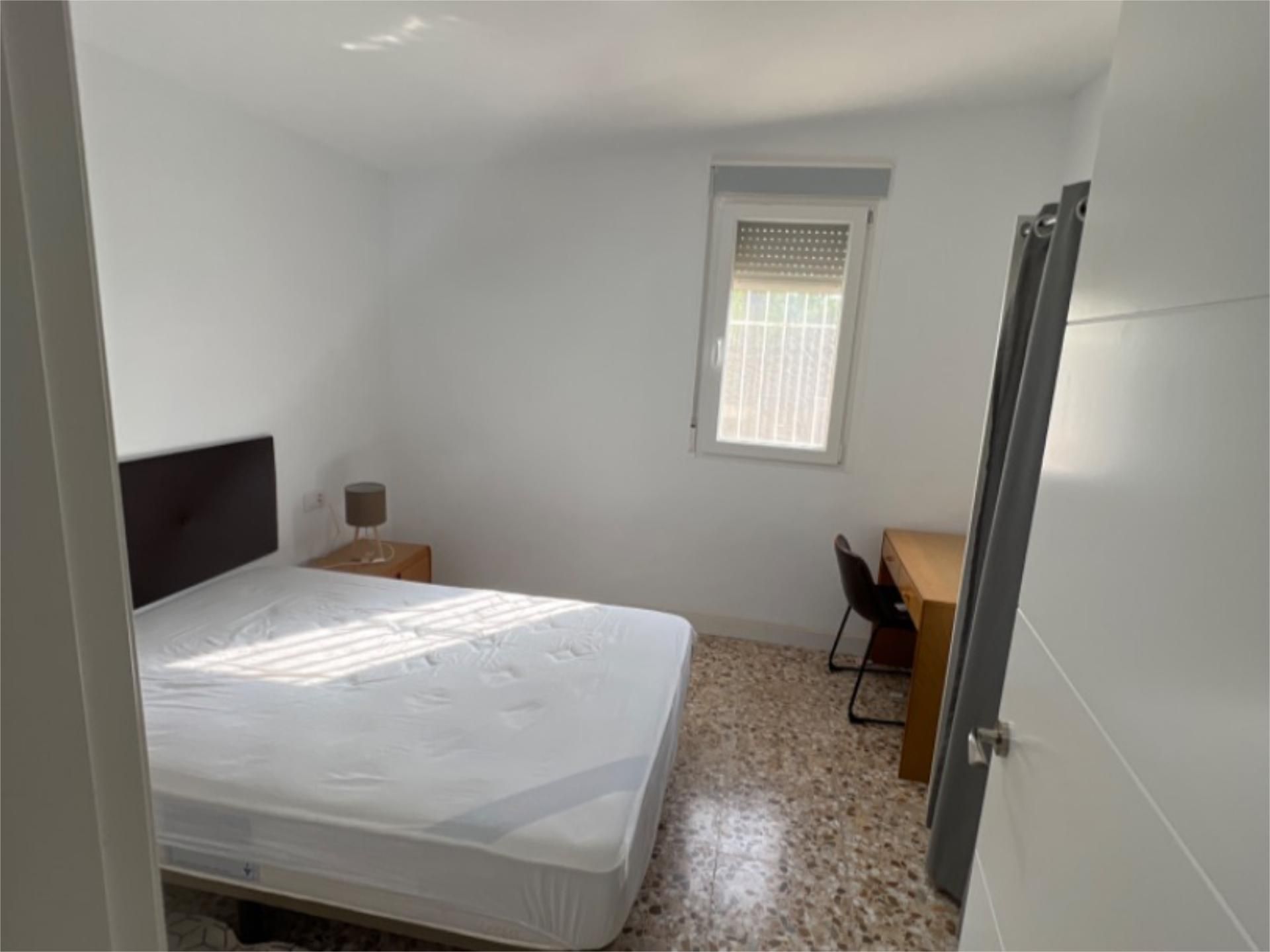 Dormitori de Pis per a compartir en Elche / Elx amb Jardí privat, Terrassa i Piscina